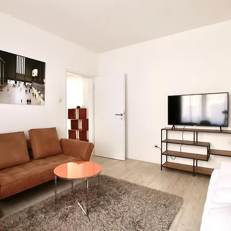 Modern Eingerichtetes Nahe Zulpicher Platz Apartment